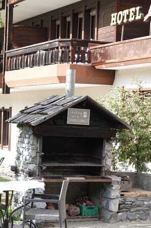 Outdoor dining - Alpia FlexiHomes (Grächen)