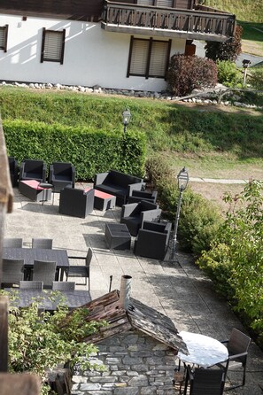 Comfort Double or Twin Room, Mountain View | Outdoor dining - Alpia FlexiHomes (Graechen)