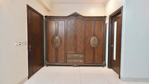 Luxury-Doppelzimmer, Balkon, Gartenblick | Innenbereich