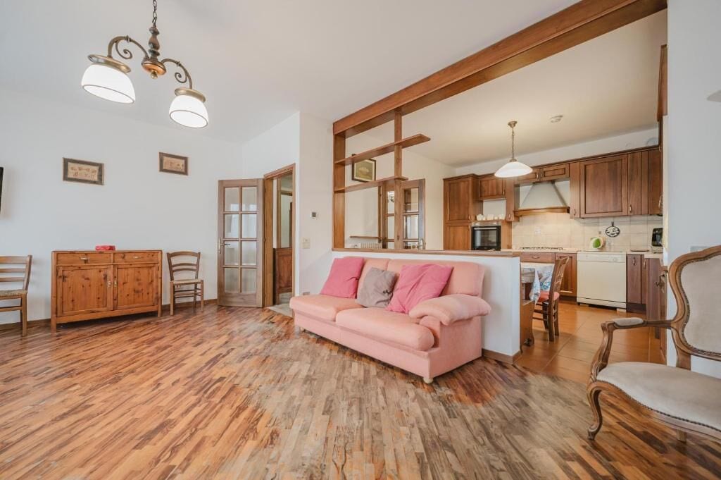 Superior-Apartment, Balkon, Stadtblick | Wohnbereich