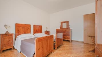 Superior-Apartment, Balkon, Stadtblick | Schallisolierte Zimmer