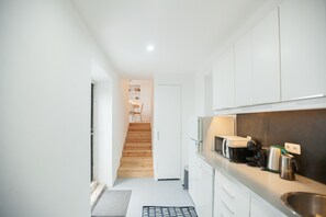 Kühlschrank, Mikrowelle, Ofen, Geschirrspüler