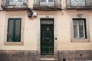 Exterior detail - FLH Bairro Alto Elegant Apartment with Terrace (Lisbon)