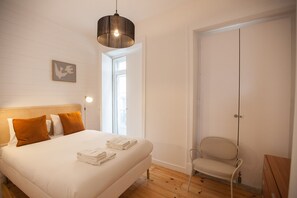 3 bedrooms, iron/ironing board, free WiFi, bed sheets - FLH Bairro Alto Elegant Apartment with Terrace (Lisbon)