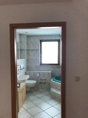 Bathroom - Vrbo Property (Pirna)