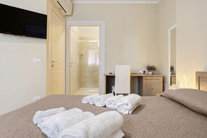 3 chambres, fer et planche à repasser, Wi-Fi, draps fournis