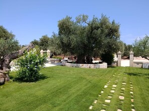 Property grounds - Apartment 'Terra Mater - Exclusive Cottage -' with Private Pool, Wi-Fi and Air Conditioning (Ostuni)