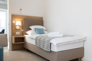 2 bedrooms, internet, bed sheets