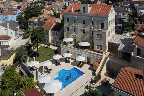 Beautiful 2-bedroom apartment with veranda