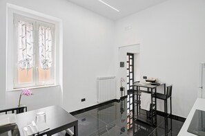Dining - Black and White Guesthouse (Piazza del Galdo-Sant'angelo)