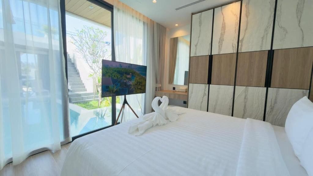 In-room safe, blackout curtains, iron/ironing board, free WiFi