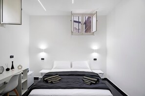 1 bedroom, WiFi, bed sheets - Black and White Room with Jacuzzi (Piazza del Galdo-Sant'angelo)