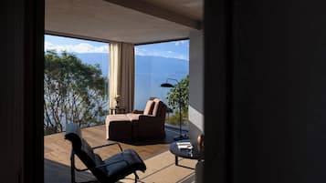 Luxury Suite, Patio, Lake View | Teres/patio