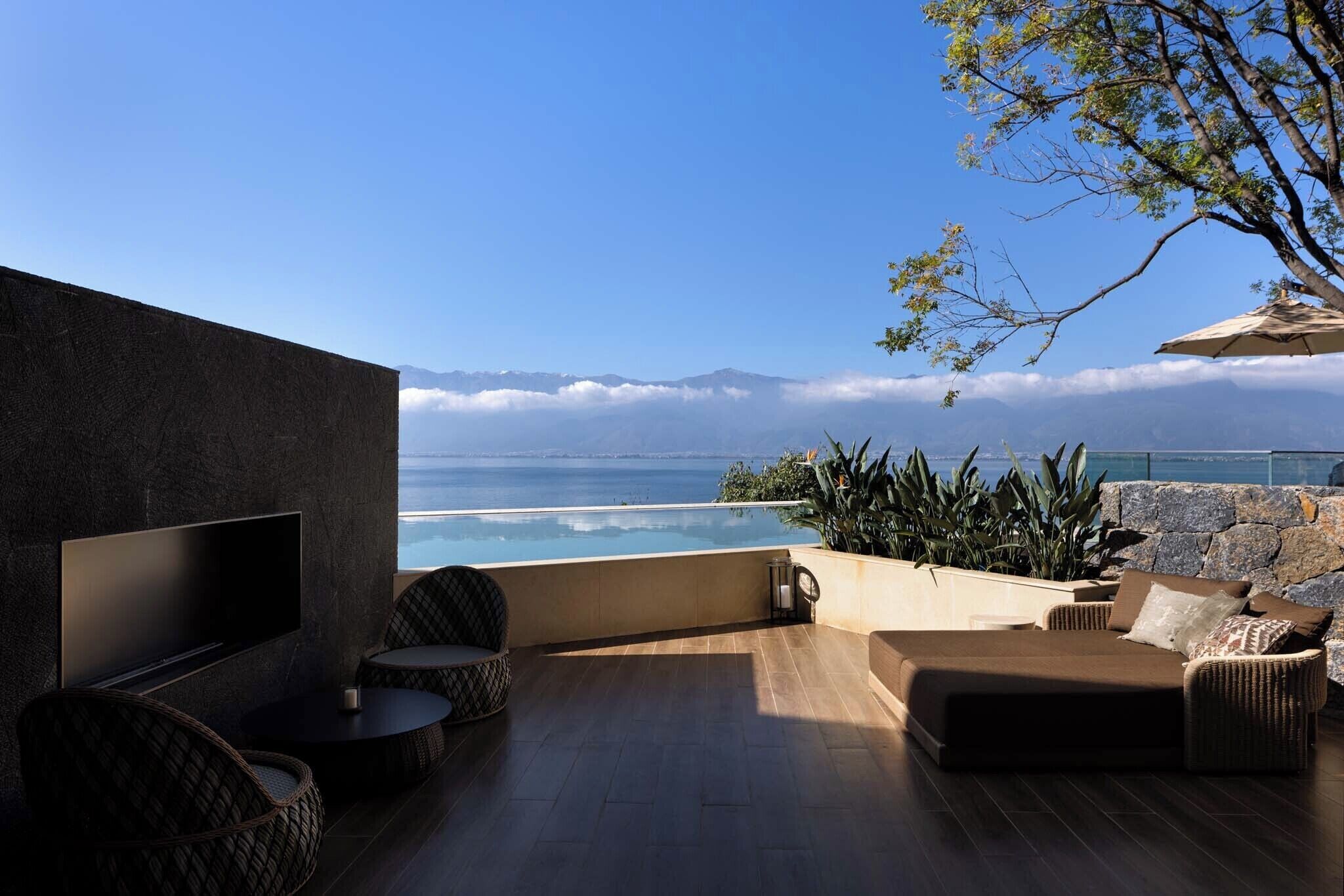 Suíte sênior, varanda, vista para o lago | Vista do quarto