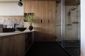 Suite Supérieure, patio, vue lac | Salle de bain