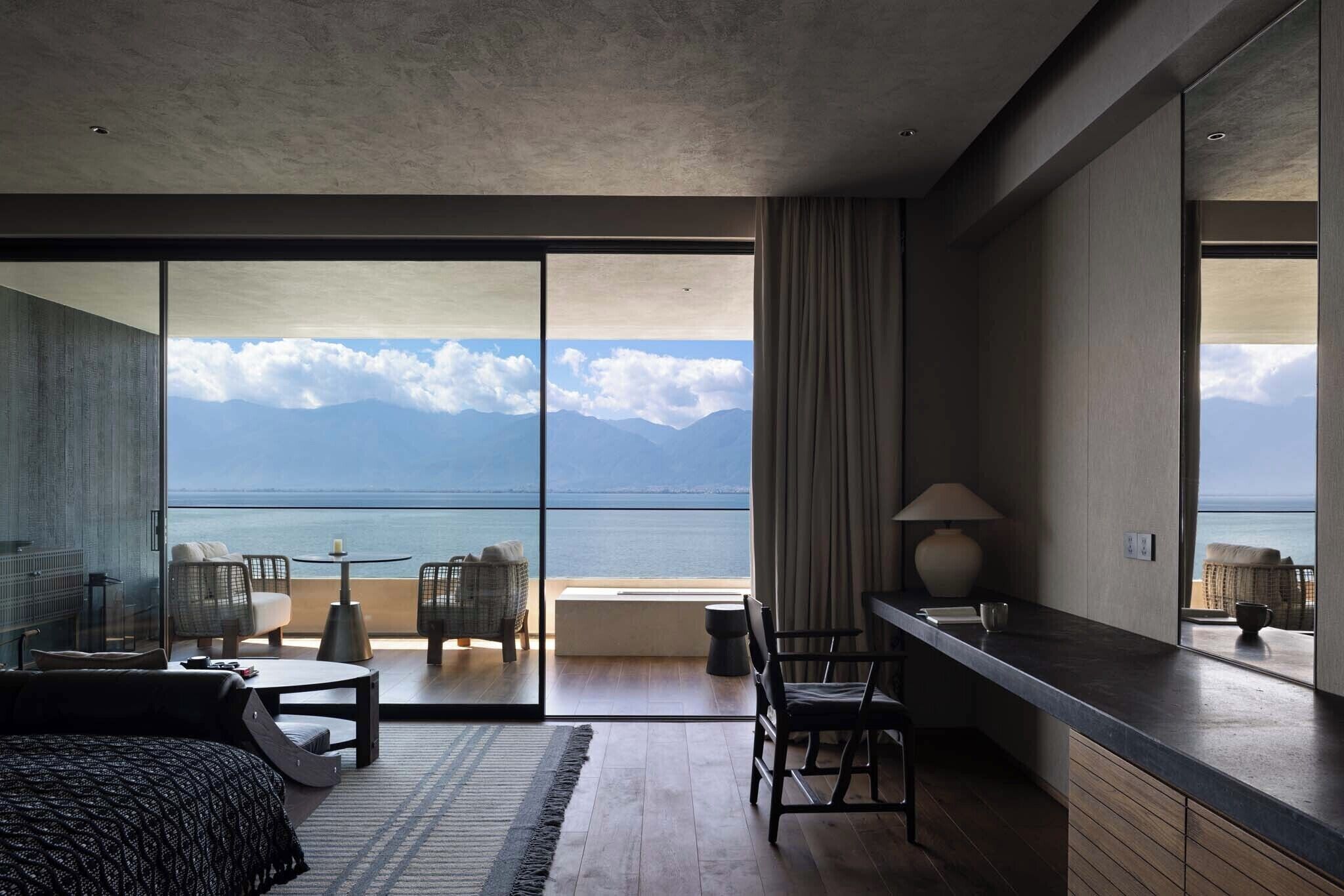 Superior Twin Room, Patio, Lake View