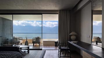 Superior Twin Room, Patio, Lake View