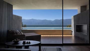 Luxury Double Room, Patio, Lake View | Pemandangan dari bilik