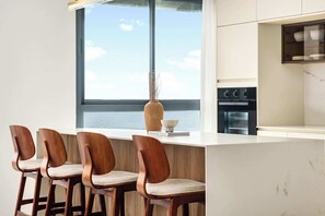 Fridge, microwave, oven, stovetop - Luxury 4BR | Panoramic Sea-View Balcony | Mamad (Bat Yam)