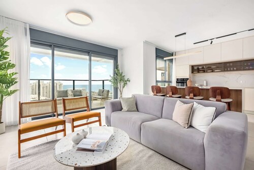 Luxury 4BR | Panoramic Sea-View Balcony | Mamad