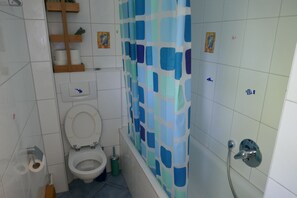 Bathroom - Vrbo Property (Friedrichshafen)