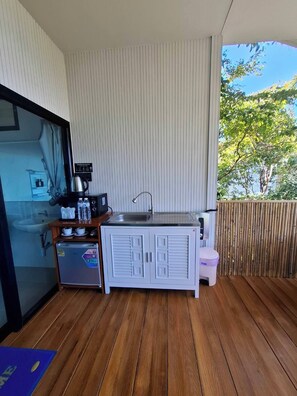 Quarto casal luxo, vista parcial para o mar | Cozinha privada