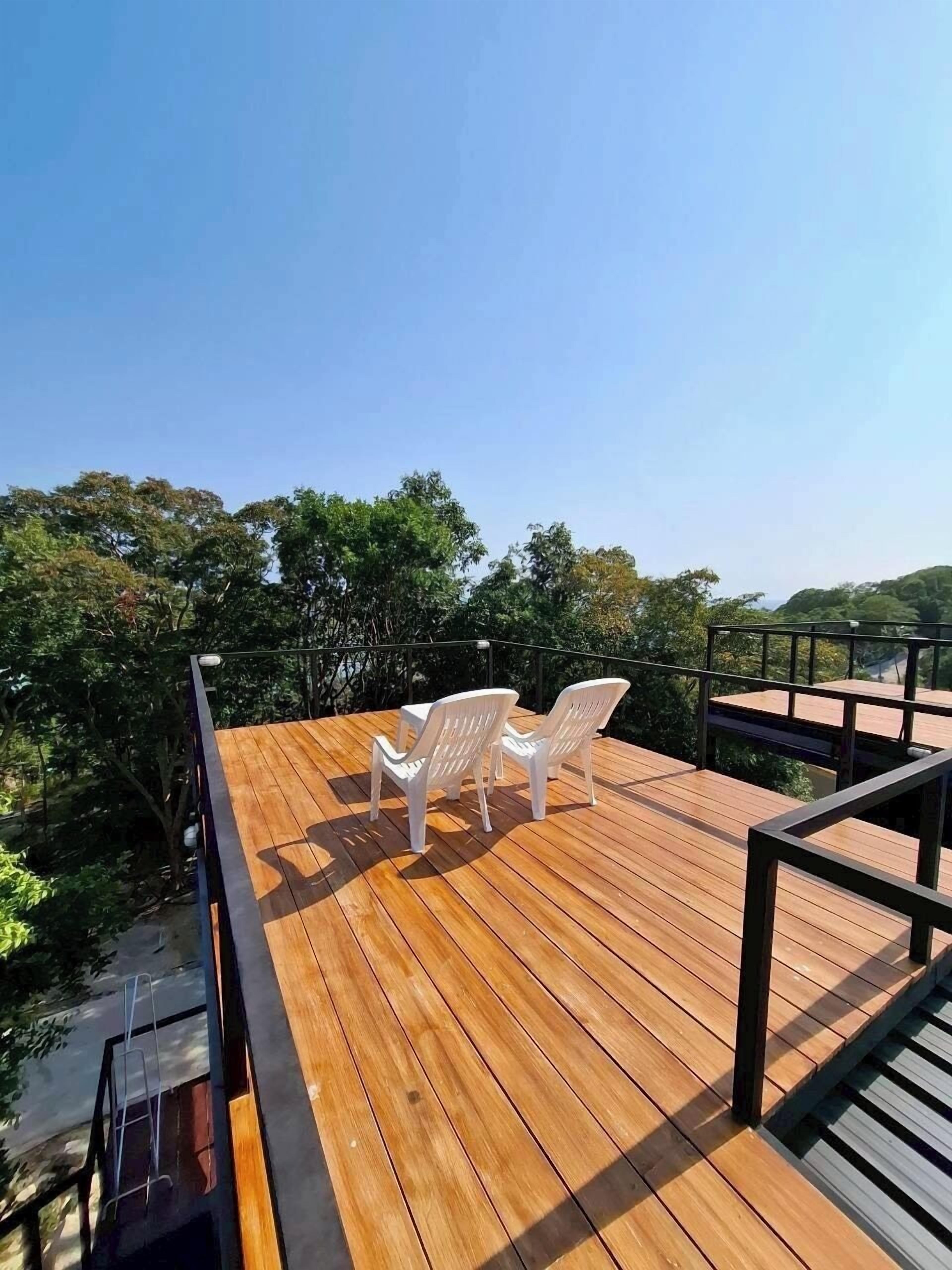 Quarto casal básico, vista para o parque