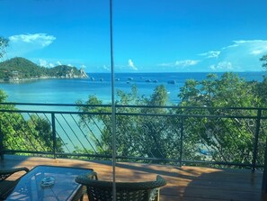 Deluxe-Doppelzimmer, Meerblick | Unterkunftsgelände