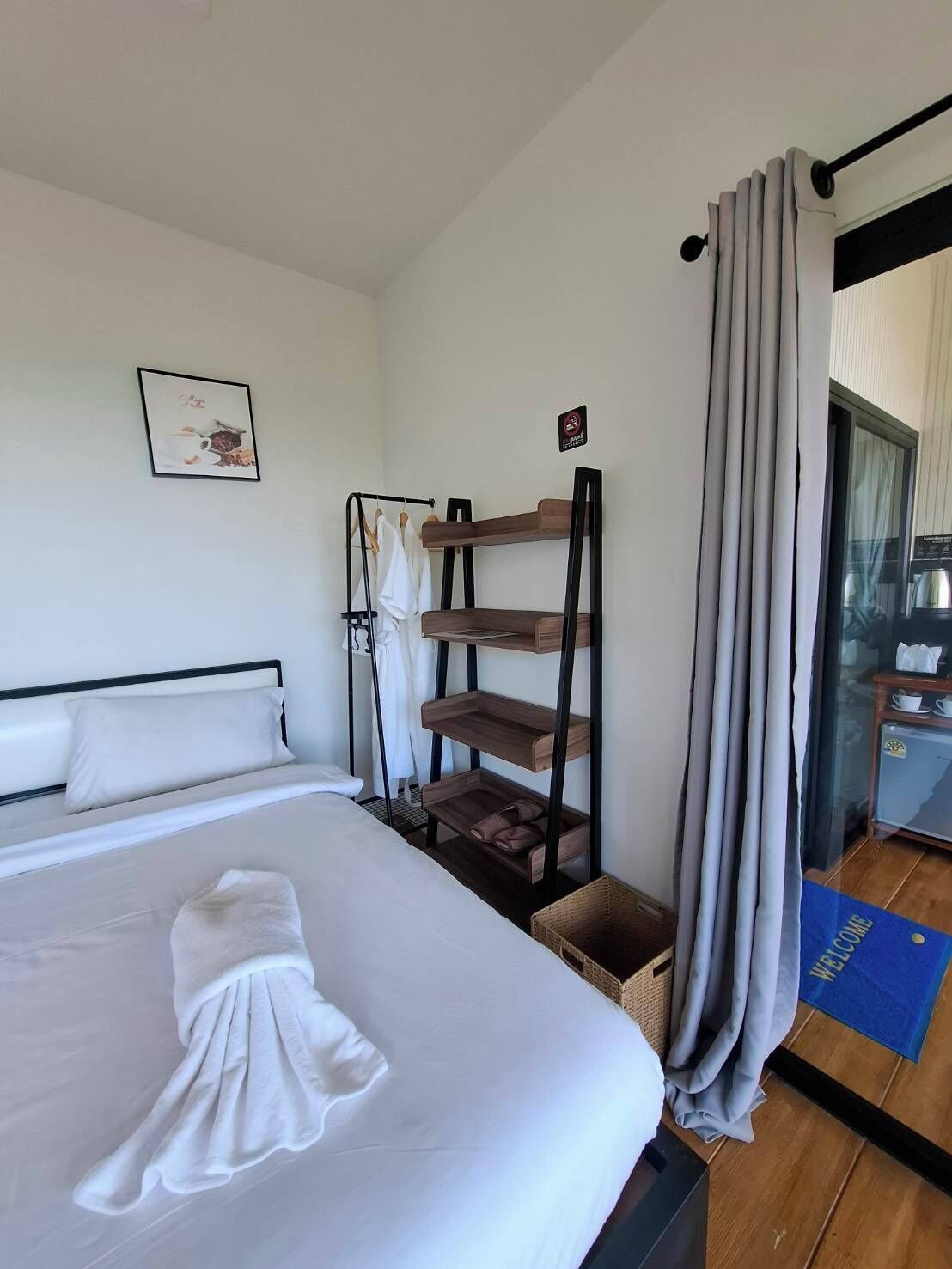 Quarto casal luxo, vista parcial para o mar