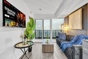 Living area - East Grants Hotel and Suites (Toronto)