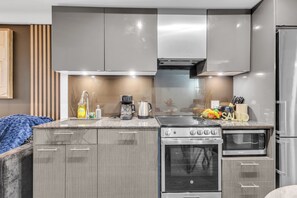 Private kitchen - East Grants Hotel and Suites (Toronto)