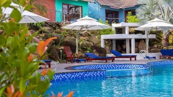 Quarto triplo família, varanda, vista para a piscina | Piscina