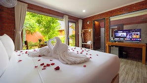 ห้องดีลักซ์ดับเบิลหรือทวิน, วิวสวน | โต๊ะทำงาน, พื้นที่ทำงานแบบใช้แล็ปท็อป, Wi-Fi ฟรี