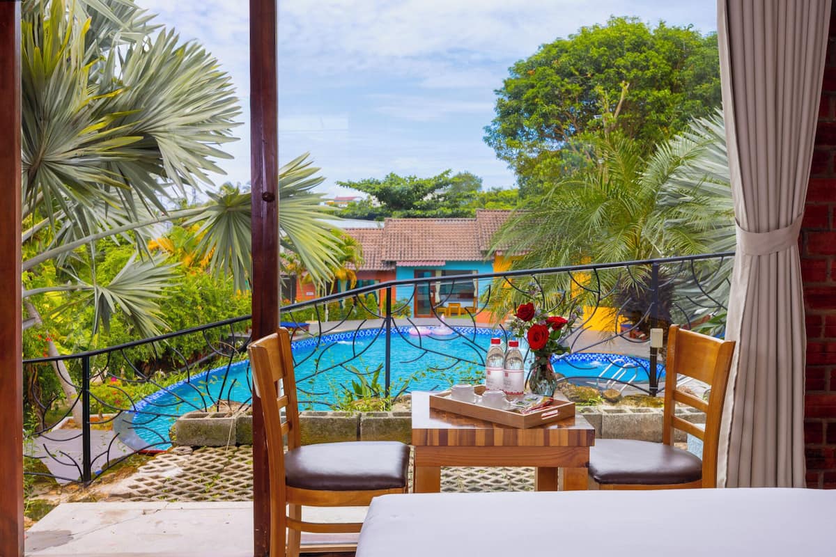 Executive Double Room, Bathtub, Pool View | View from property