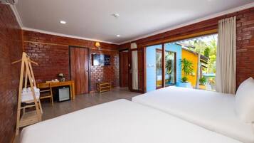 Family Triple Room, Patio, Pool View