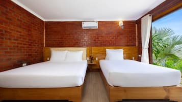 Quarto triplo família, varanda, vista para a piscina