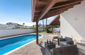 Pool - Villa Vittoria: 13 Guests, Private Pool, Wi-Fi & Air Conditioning (Torre dell'Orso)