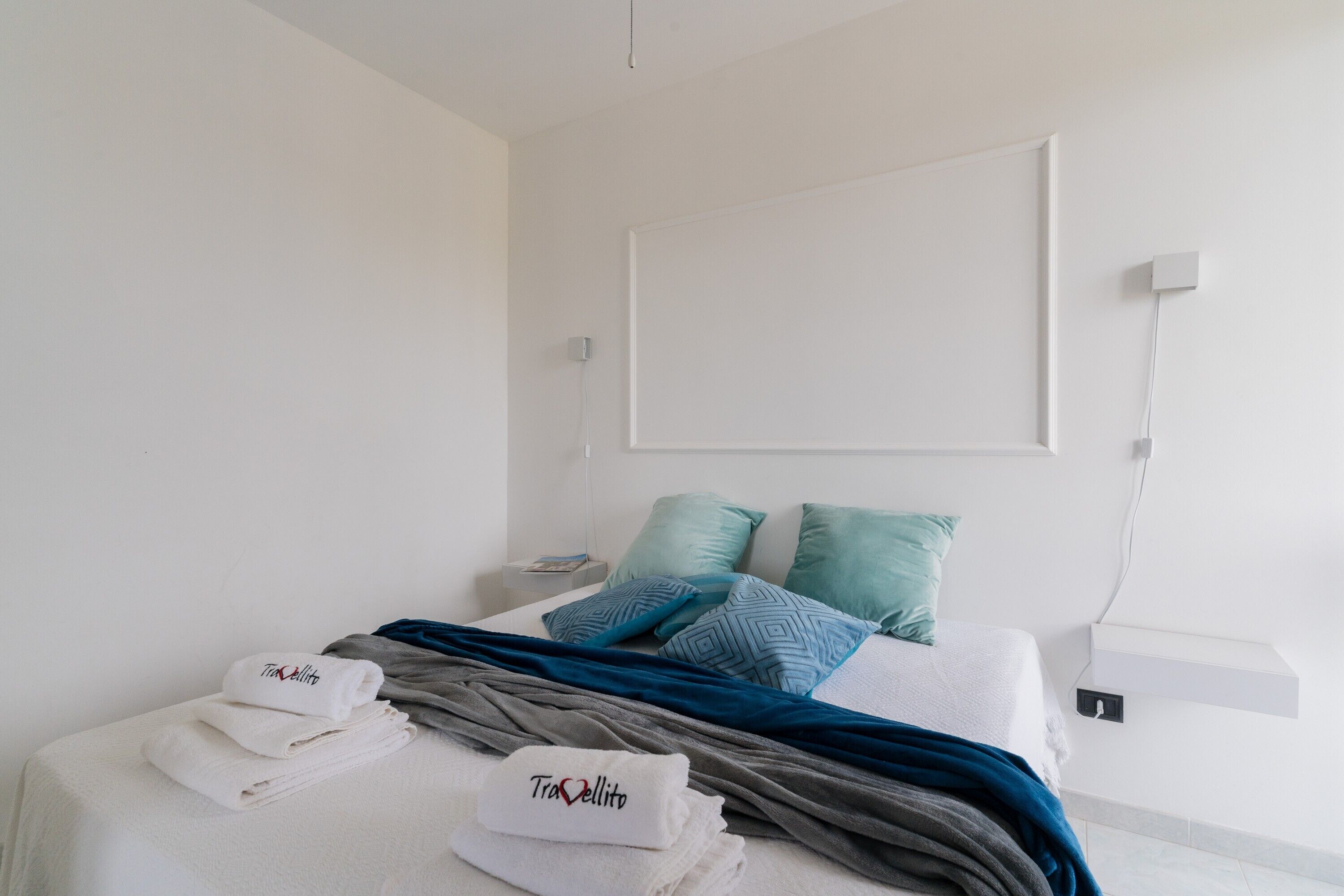 6 bedrooms, iron/ironing board, WiFi, bed sheets
