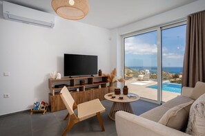 Smart TV, books, music library - villa yasmin luxury (Bali)