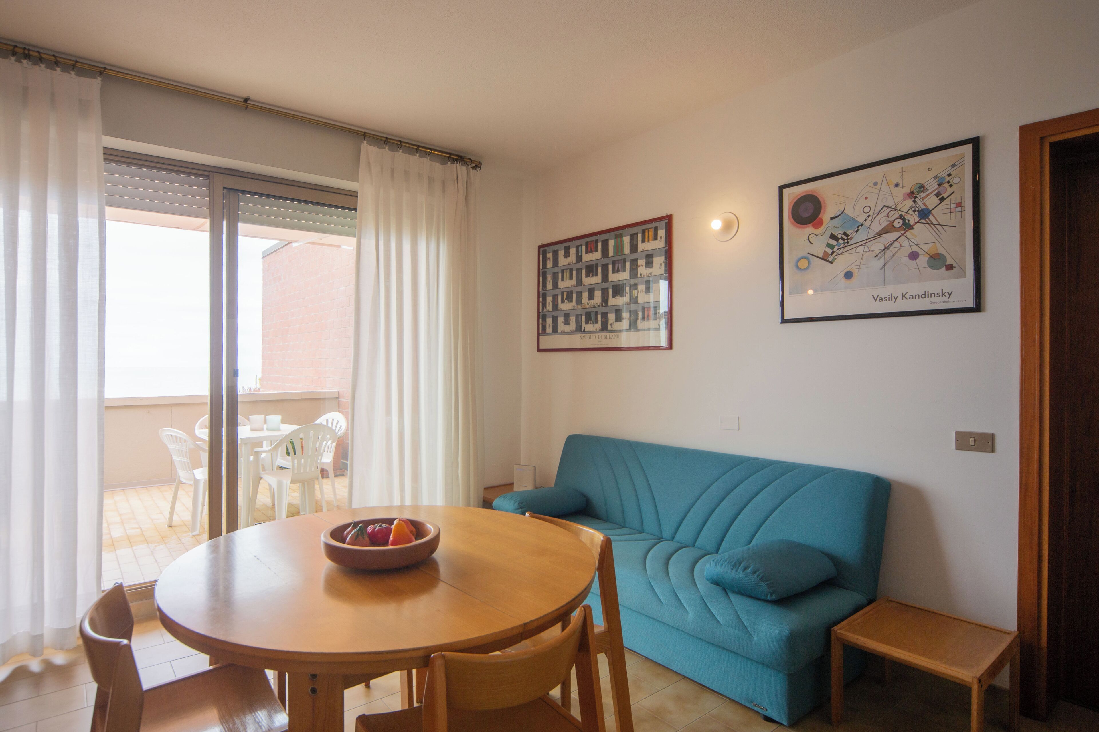 Appartement, uitzicht op zee | Woonruimte | Flatscreentelevisie