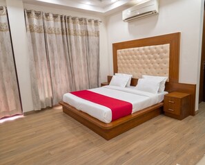 Kamar Double Deluks | Ruang kerja ramah laptop, Wi-Fi gratis, dan seprai linen