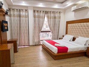 Deluxe Room | Laptop workspace, free WiFi, bed sheets - OnlyStay Restivo Golf Course Road  (Gurugram)