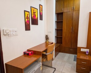Concierge desk - OnlyStay Restivo Golf Course Road  (Gurugram)
