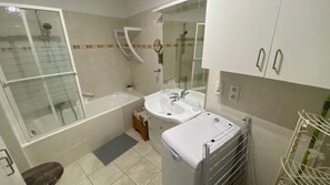 Hair dryer, soap, shampoo, toilet paper - VALBERG TOWN CENTRE - 3 rooms (50m2) 2 bedrooms + 36m2 terrace (VALBERG)