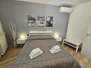 1 bedroom, WiFi, bed sheets - GREY1 (air conditioning and free private parking) (Verbania)