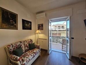 TV - Luna apartment (free parking & air conditioning) (Verbania)