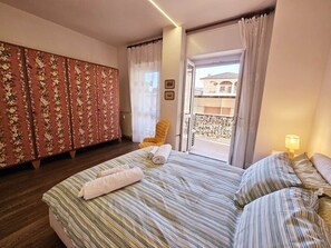 2 bedrooms, bed sheets - Luna apartment (free parking & air conditioning) (Verbania)