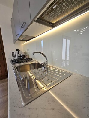 Fridge, microwave, oven, stovetop - GREY 2 (air conditioning and free private parking) (Verbania)