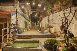 Property grounds - Alaya Stays Cloudcatcher 4 BHK Villa  (Solan)