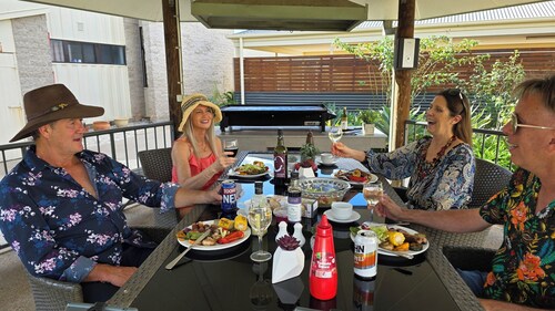 Spacious 2 Bedroom Apartment 88 Sq, swimming pool, garden views, sports lounge